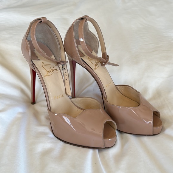 Louboutin Nude Pumps